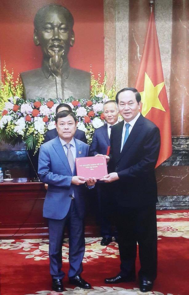 Ông Nguyễn Tiến Vượng - PTGĐ TT TCT đại diện nhận giải thưởng Thương hiệu Quốc gia 2016