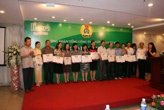 Hội nghị biểu dương “Gia đình CNVCLĐ tiêu biểu” năm 2011 và trao thưởng cho các cháu học sinh giỏi năm học 2010 – 2011