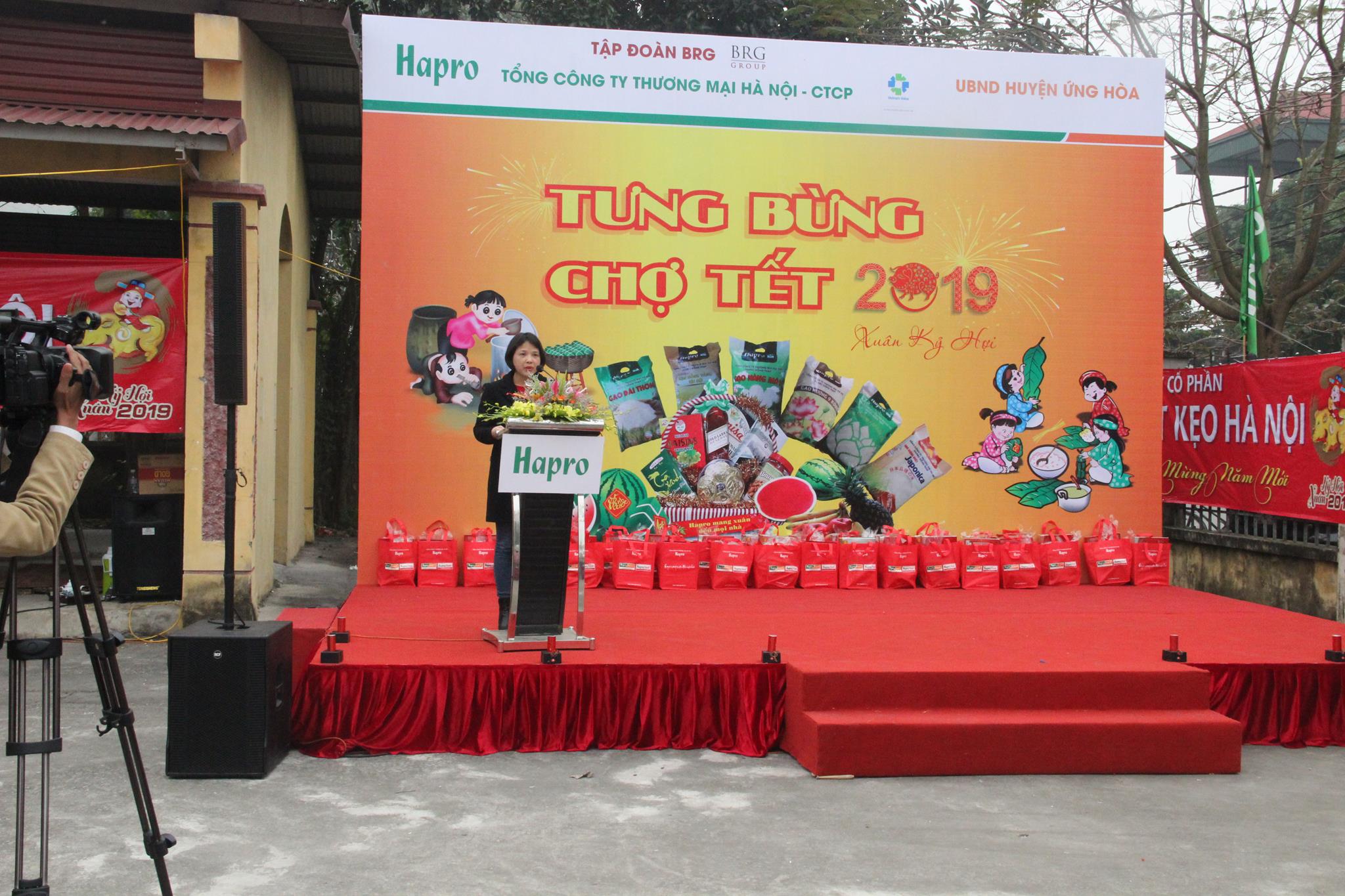 Ba Dang Thi Tuoi - Truong Phong Kinh Te Huyen Ung Hoa Phat Bieu Tai Le Khai Mac