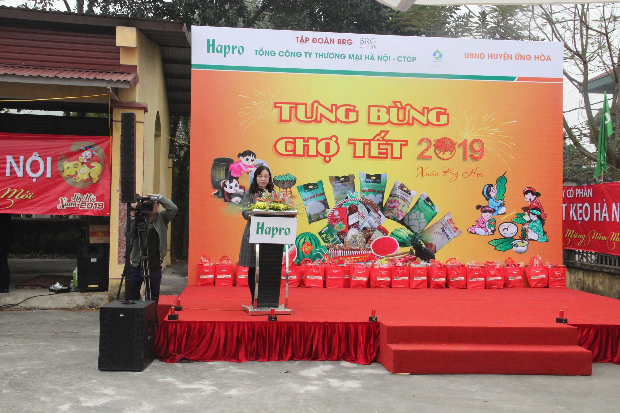 Ba Hoang Anh - Giam Doc TTKD Sieu Thị HaproMart Phat Bieu Tại Le Khai Mac