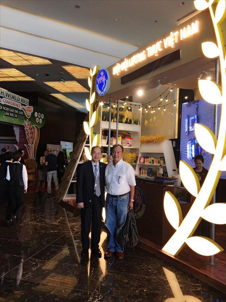 TGĐ Vu Thanh Son Chup Anh Voi Khach Hang Lon Den Tu Thai Lan