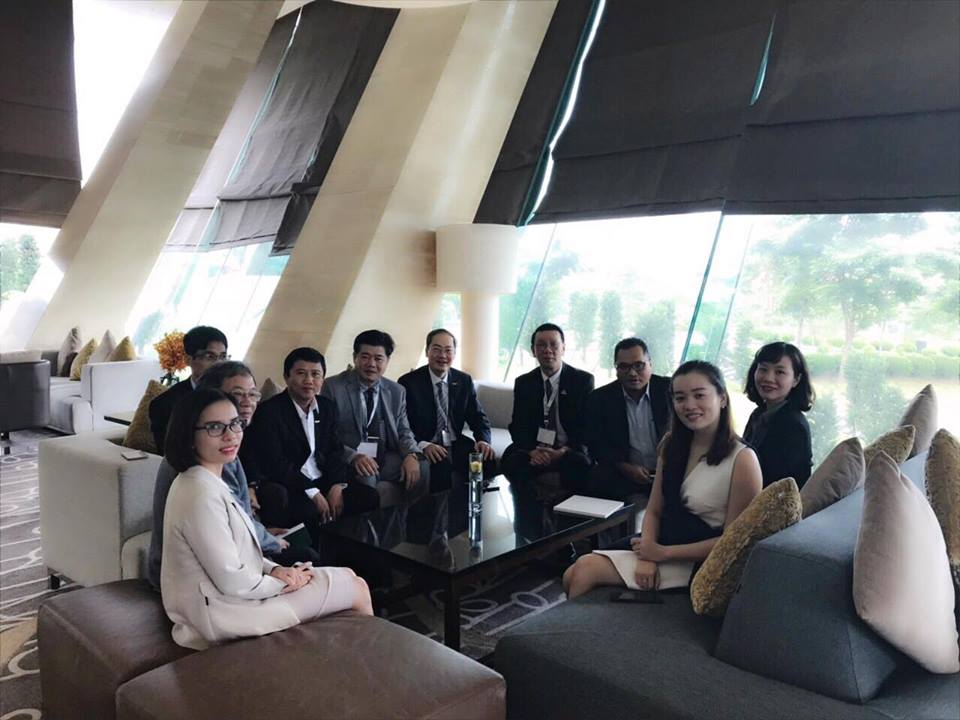 Doan Cong Tac Gap Go, Lam Viec Voi Khach Hang Chien Luoc Tai Hoi Nghi