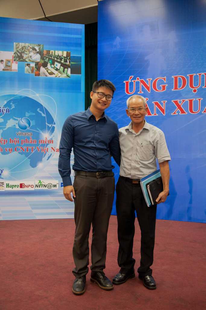 Ông Mai Liêm Trực - Nguyên Thứ trưởng Bộ Bưu chính Viễn thông (bên phải) tham gia hội thảo và có nhiều ý kiến đóng góp