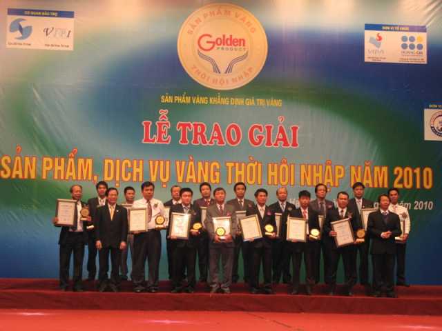 Mì KUKSU đón nhận danh hiệu “Sản phẩm vàng thời hội nhập năm 2010”